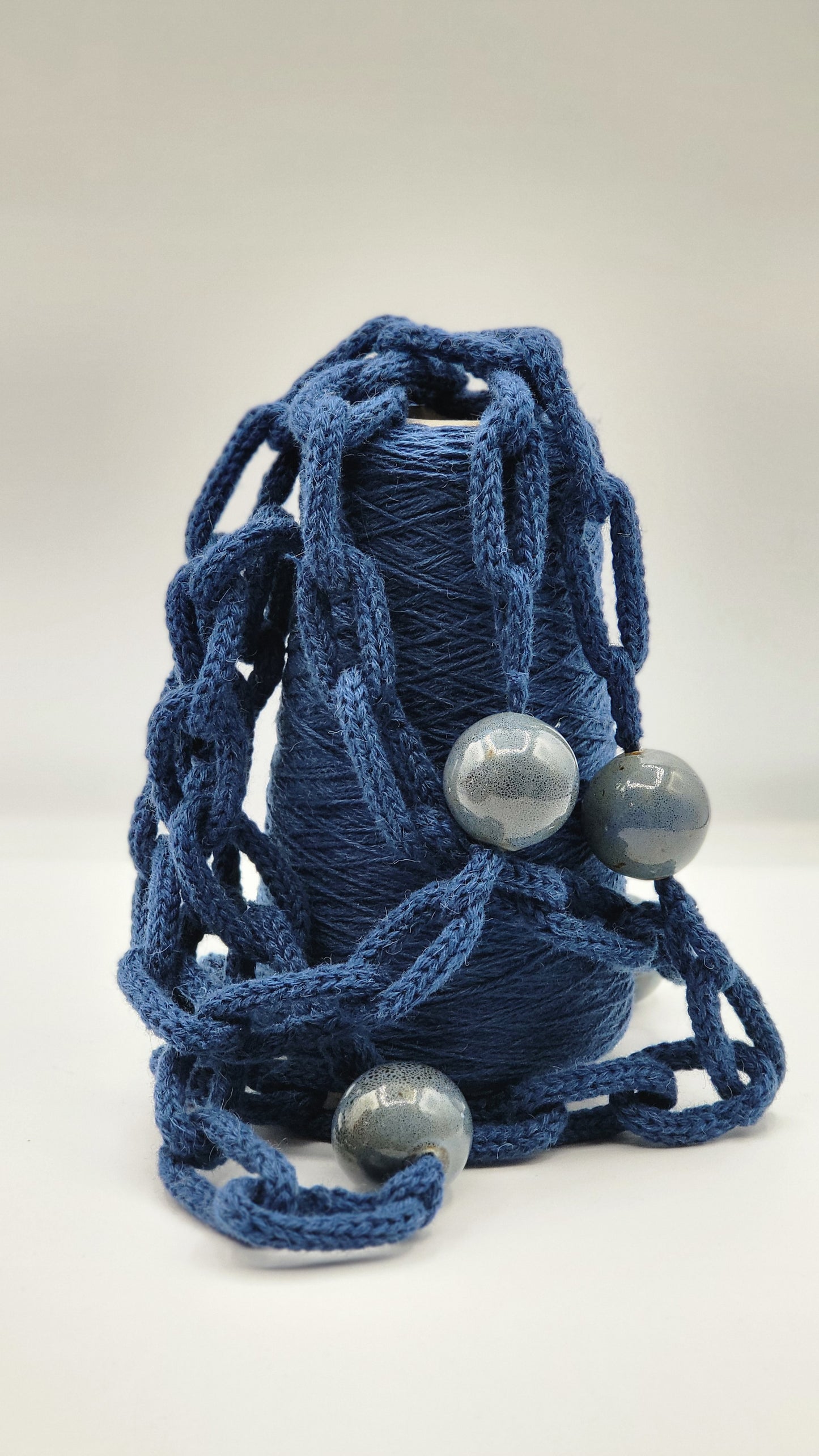 Collana in filato di cammello blu