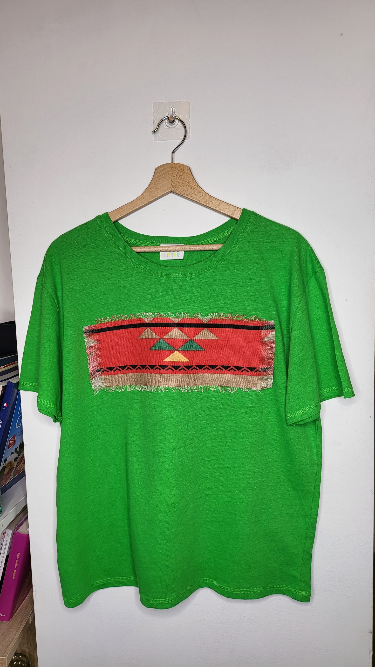 T-shirt verde " con tessuto berbèro "