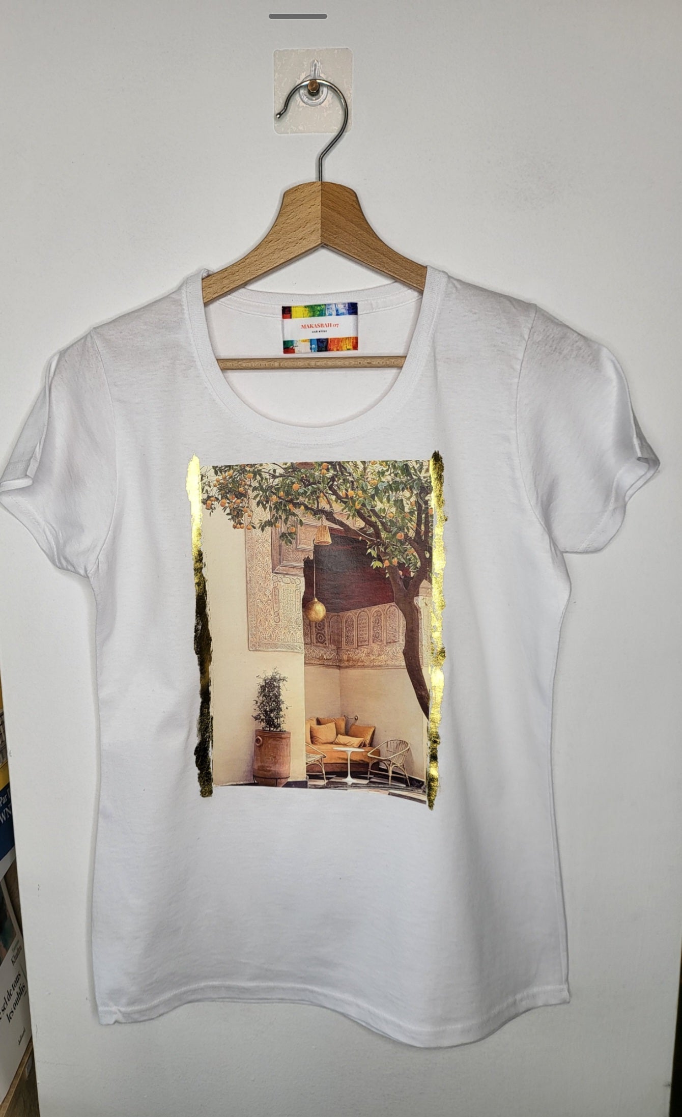 T-shirt Raccontami ( احكيلي)