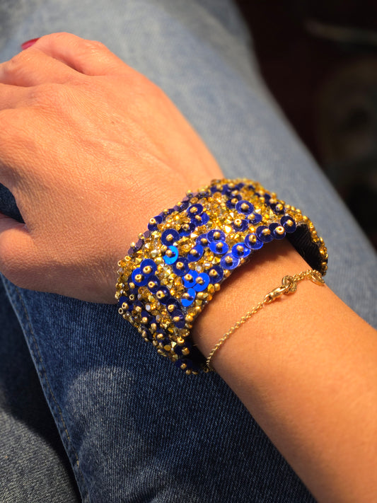 "Bracciale Eleganza Denim: Design Arabesque in Blu e oro