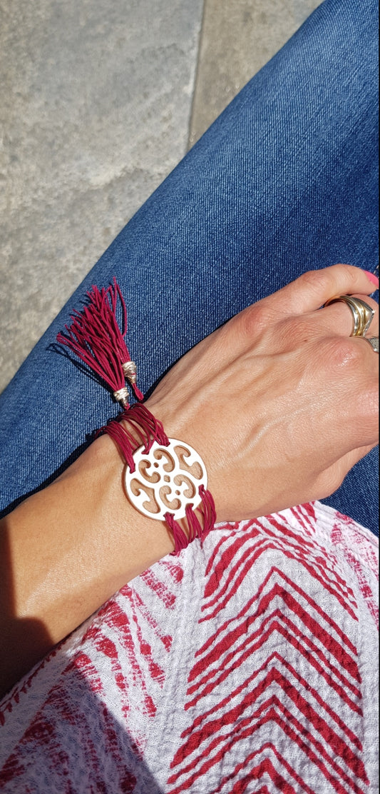 025 - Bracciale rosso con medaglia Arabesque